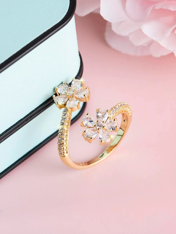 Camellia – Elegant blossom ring with refined sparkle