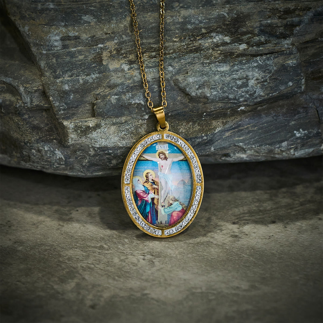 Christianartworkshop Vintage Style Oval Crucifix Scene Pendant Necklace with Sparkling Frame