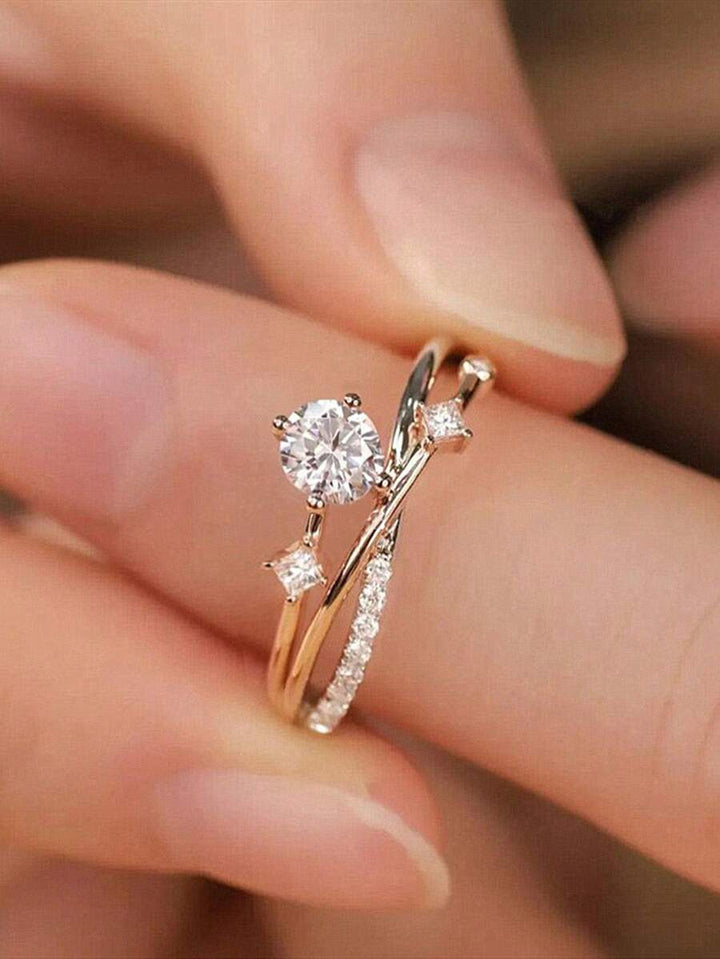 Camille – Effortless elegance with a refined solitaire glow