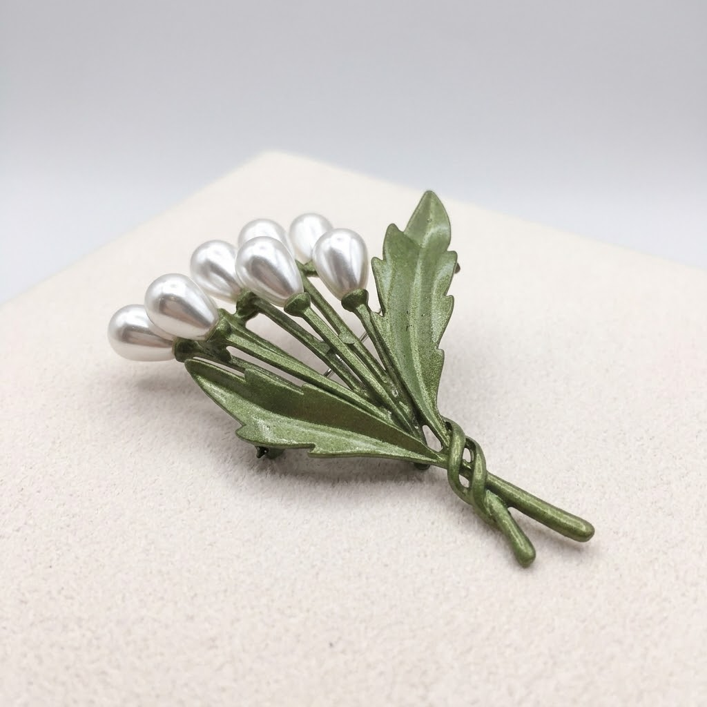 PEARL BOTANICAL BROOCH