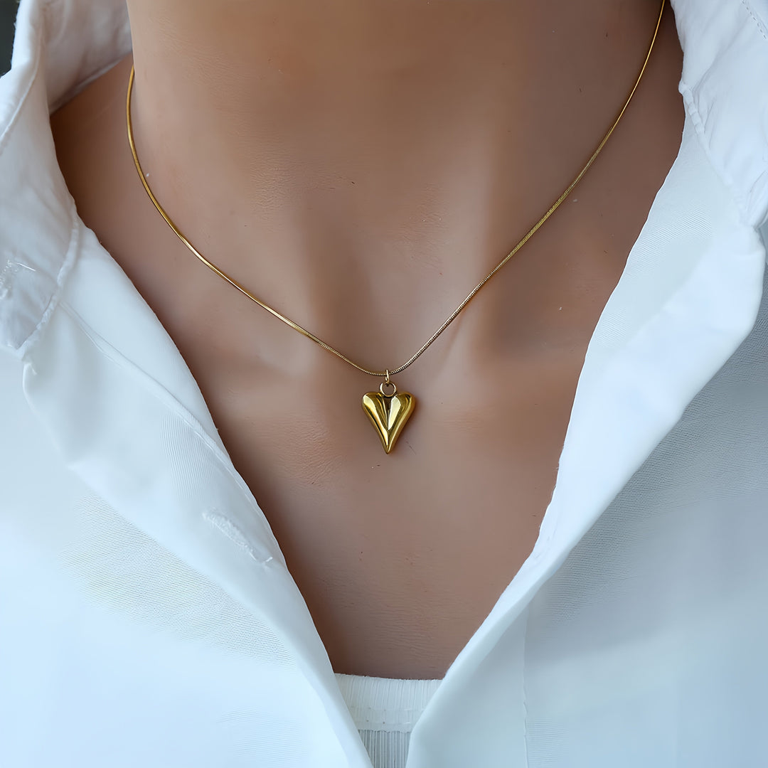 Elegant Sculpted Heart Necklace