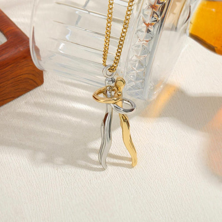 Bonding Hug Necklace