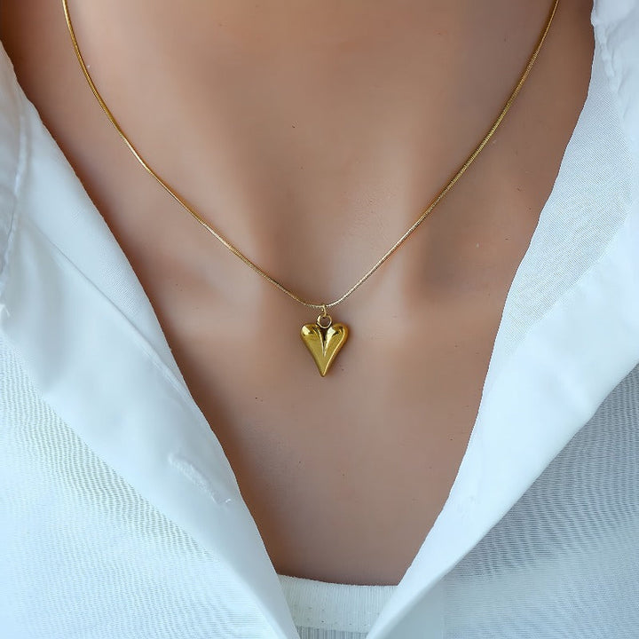 Elegant Sculpted Heart Necklace