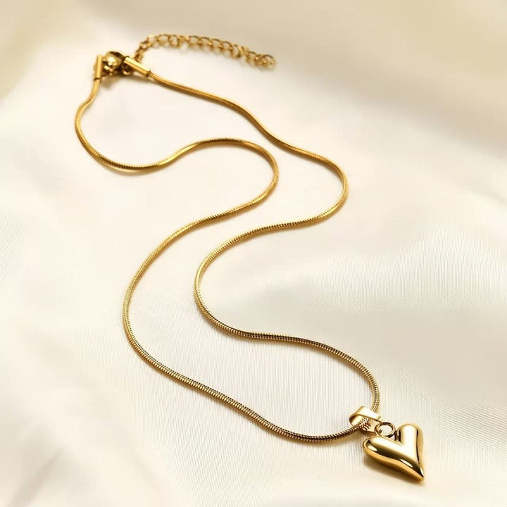 Elegant Sculpted Heart Necklace
