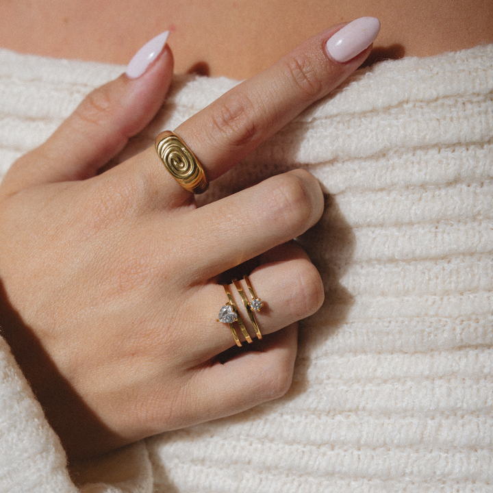 Bella | Classic Heart Accent Ring