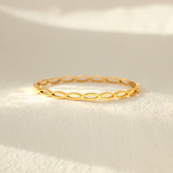 Small Circle Of Female Friends Matching Weave Bracelet