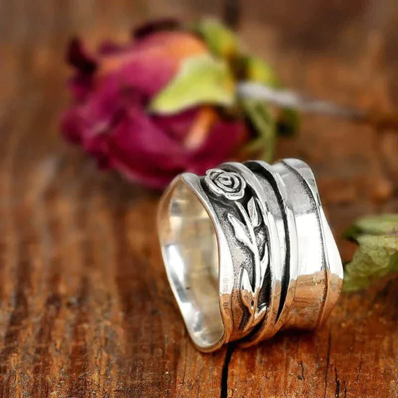 Vintage Silver Ring with Flower Pattern