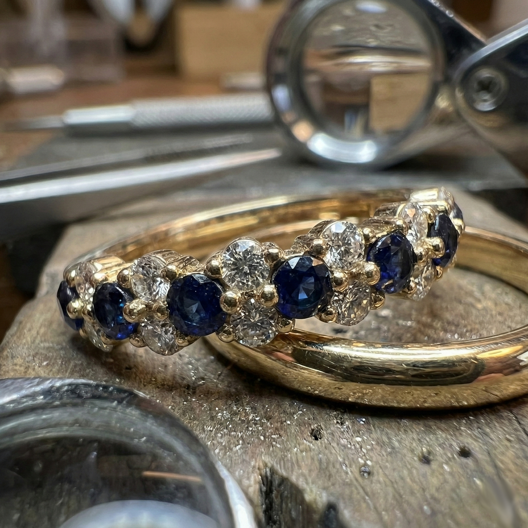 Elegant Vintage Gold Ring with Blue Zirconia