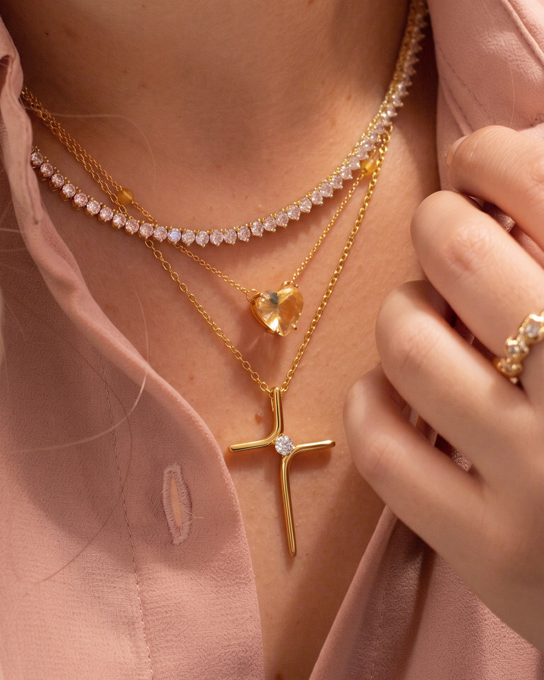 Minimalist Necklace with Cross and Central Zirconia (Gold Plated)