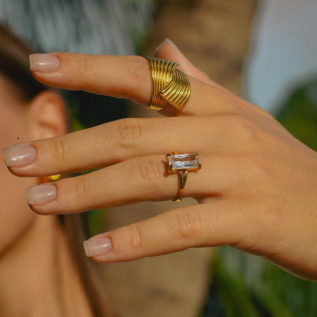 Amelia | Elegant Solitaire Ring