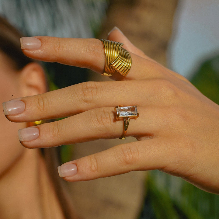 Amelia | Elegant Solitaire Ring