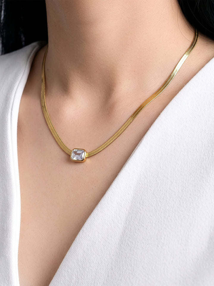 Elara Solitaire 18K Gold Plated Snake Chain Necklace