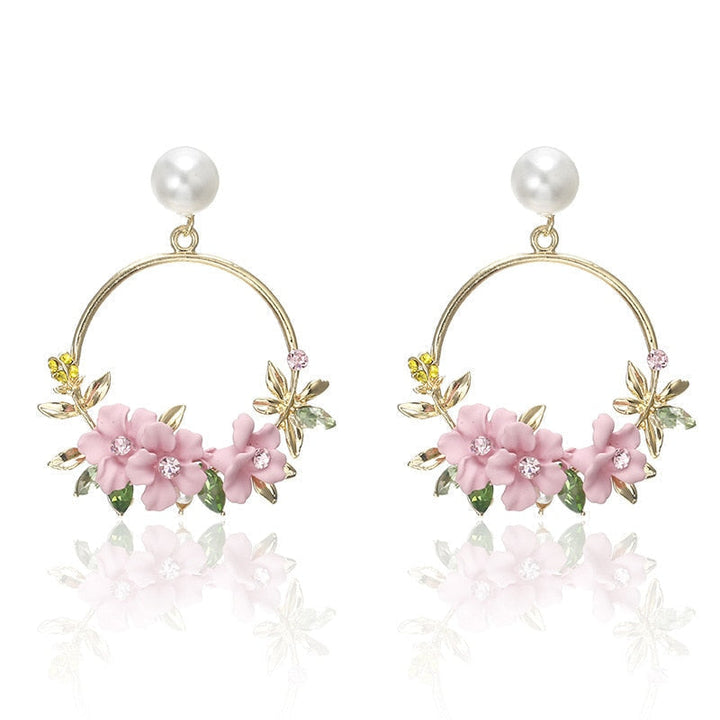 Elegant Gold Earrings with Flowers and Pearls