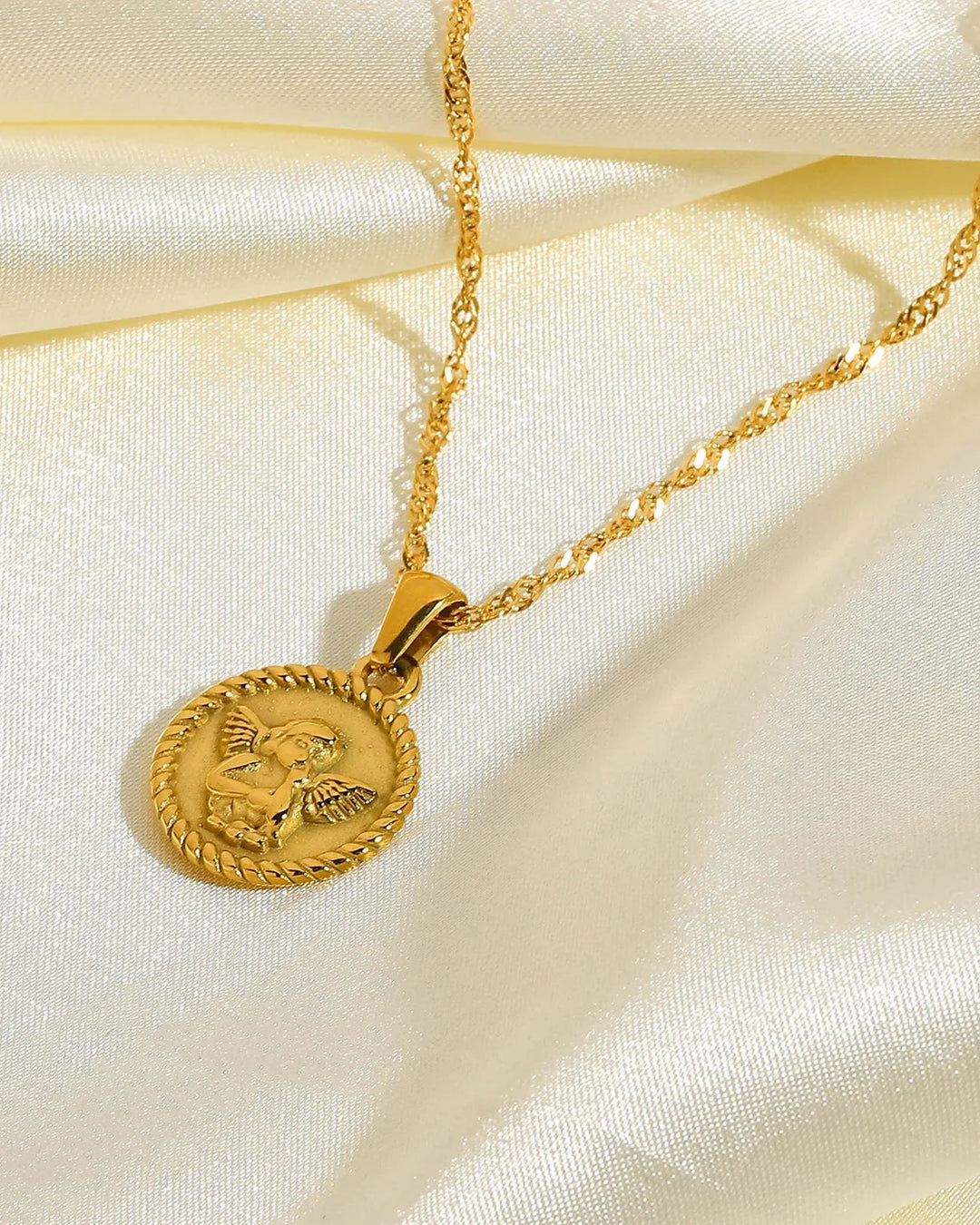 Necklace with Guardian Angel Medal (18-carat gold plated)