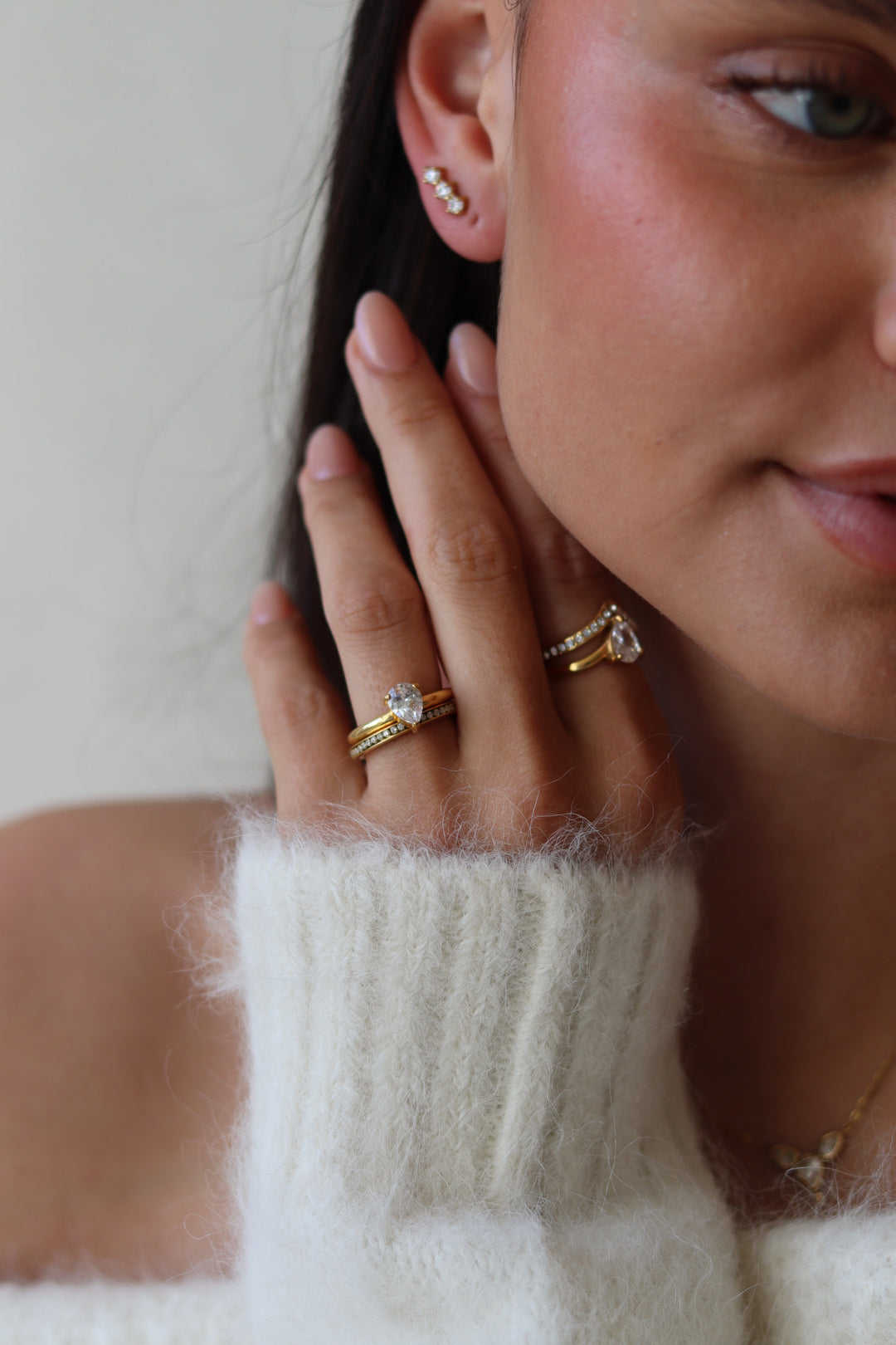 Evelyn | Elegant Twisted Band Ring