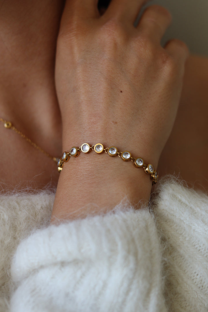 Camila | Timeless Interlocking Link Bracelet