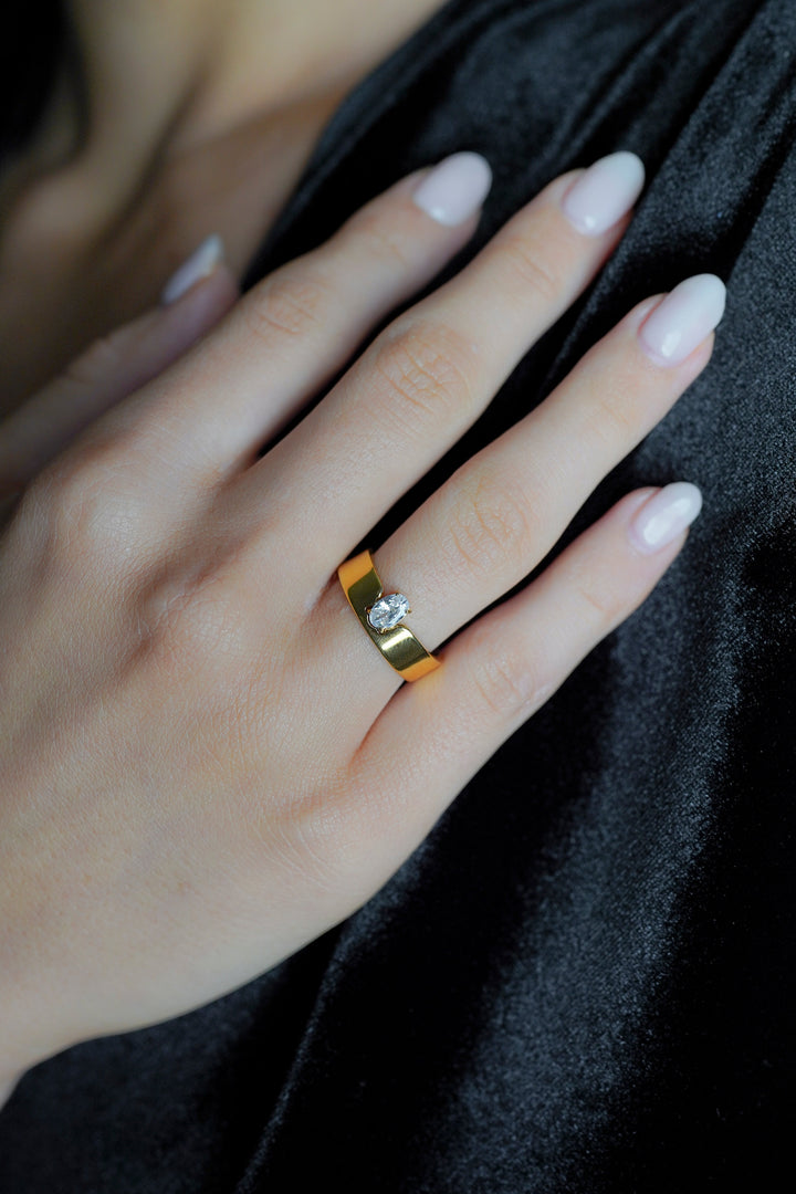 Olivia | Classic Oval Statement Ring