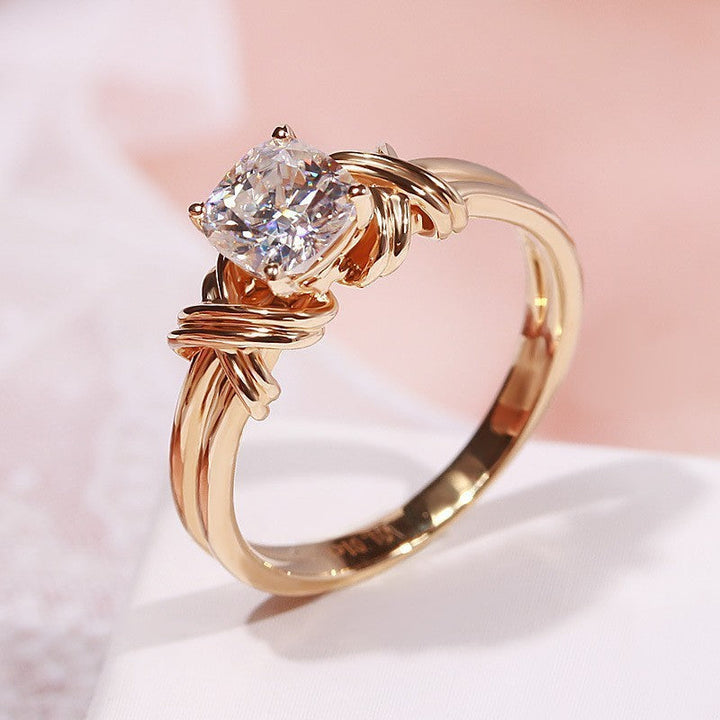 Expressive ring with a tied band | Gold