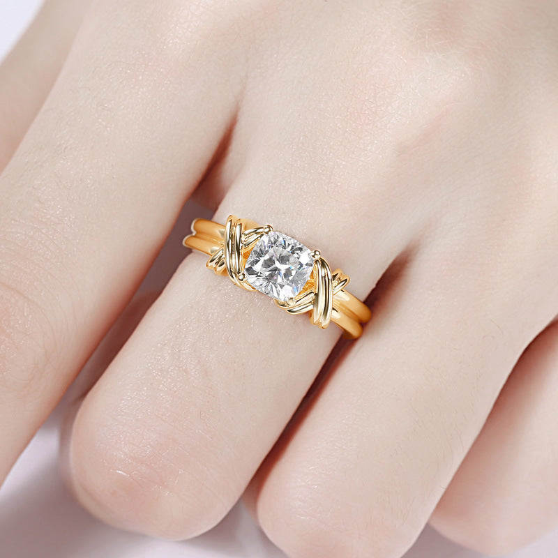 Expressive ring with a tied band | Gold