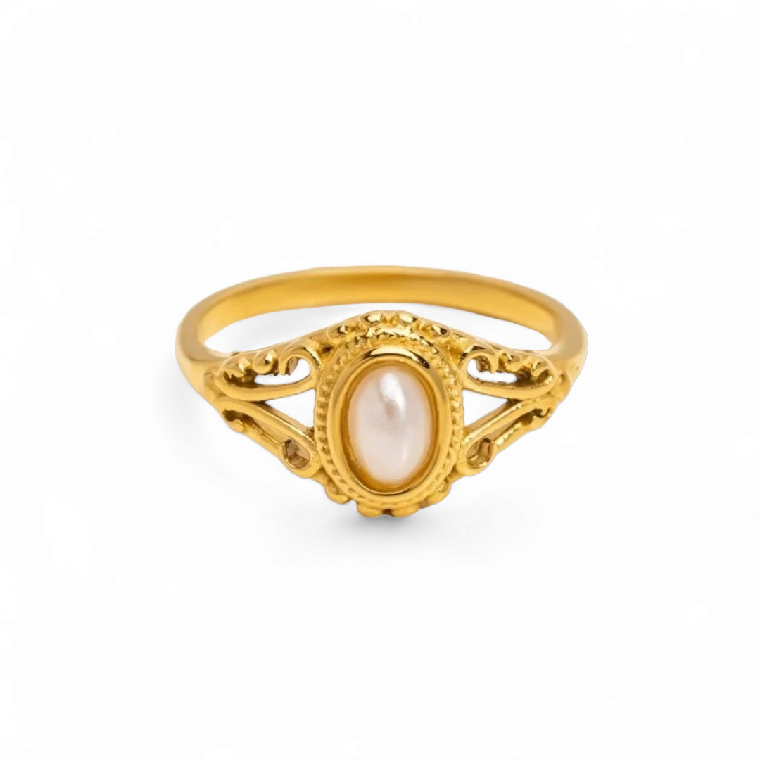 Vintage pearl ring in 14 karat gold-plated stainless steel