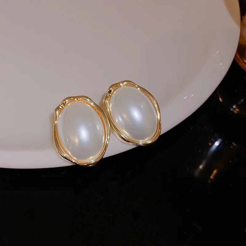 Elowra Molten Resin Studs