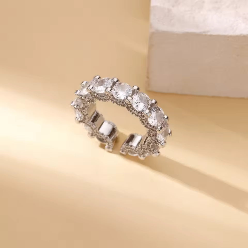 Kiara | Elegant Crystal Halo Ring