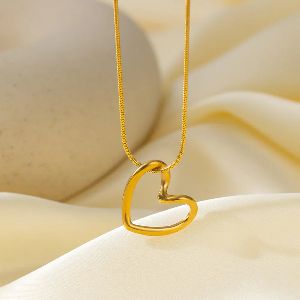 Essential Heritage Puffed Heart Necklace