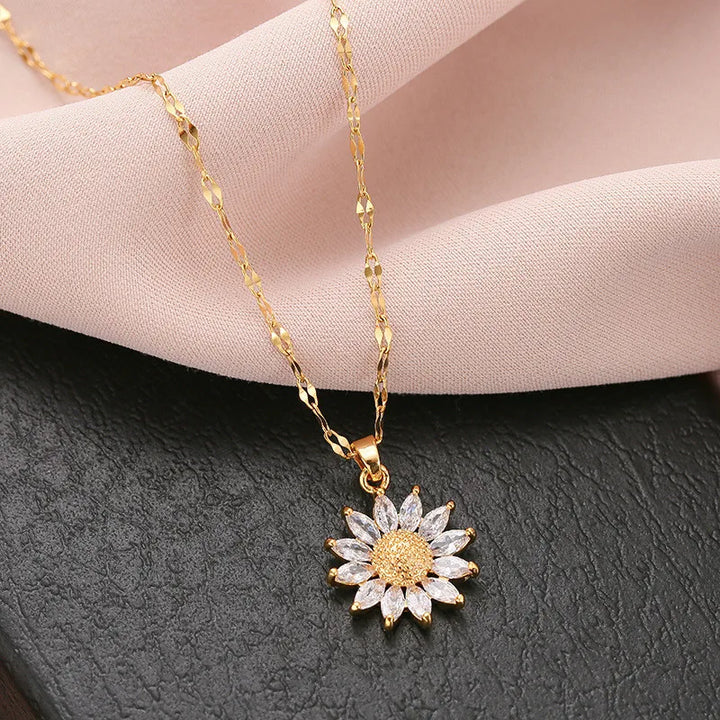 Sunkissed Pendant Necklace