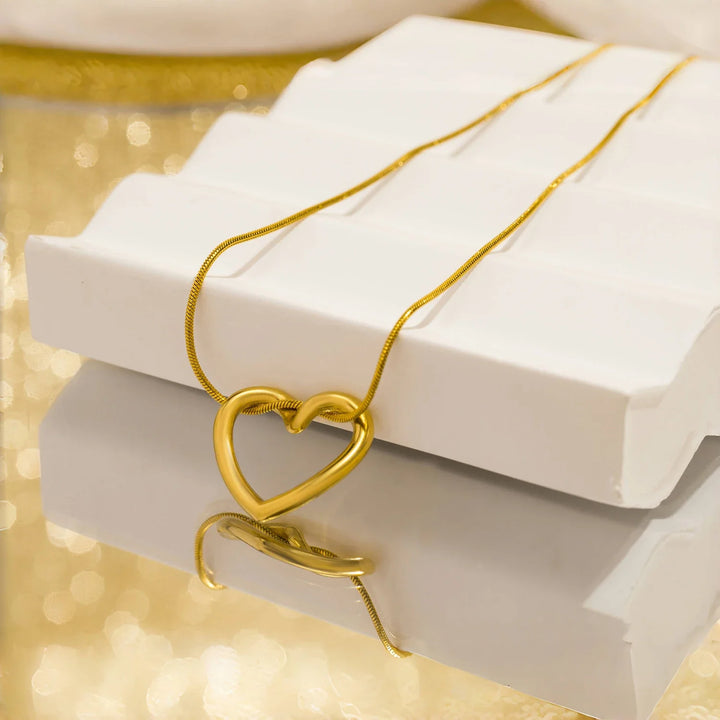 Essential Heritage Puffed Heart Necklace