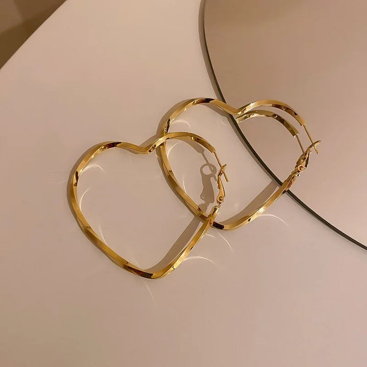 Kaelis Sleek Love Earrings