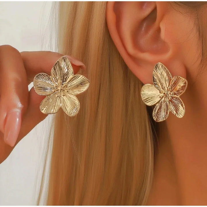 Calmira Luxe Floral Gold Stud Earrings