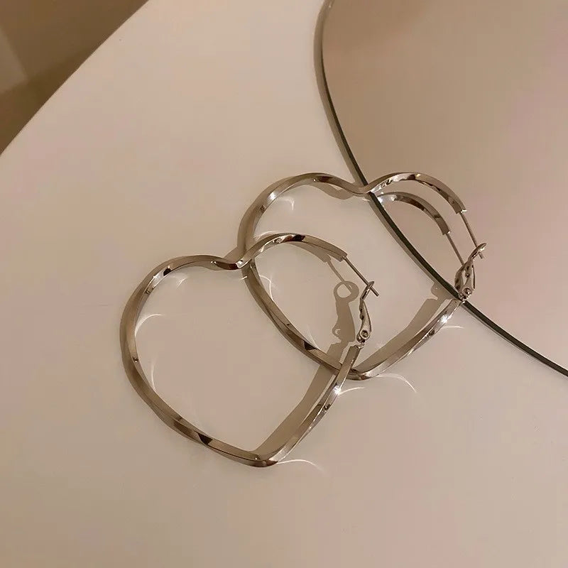 Kaelis Sleek Love Earrings