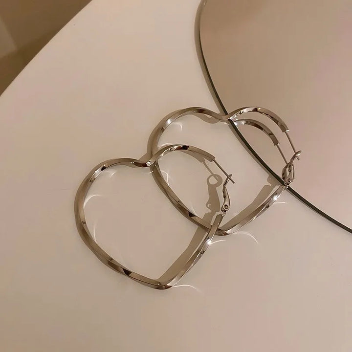 Kaelis Sleek Love Earrings
