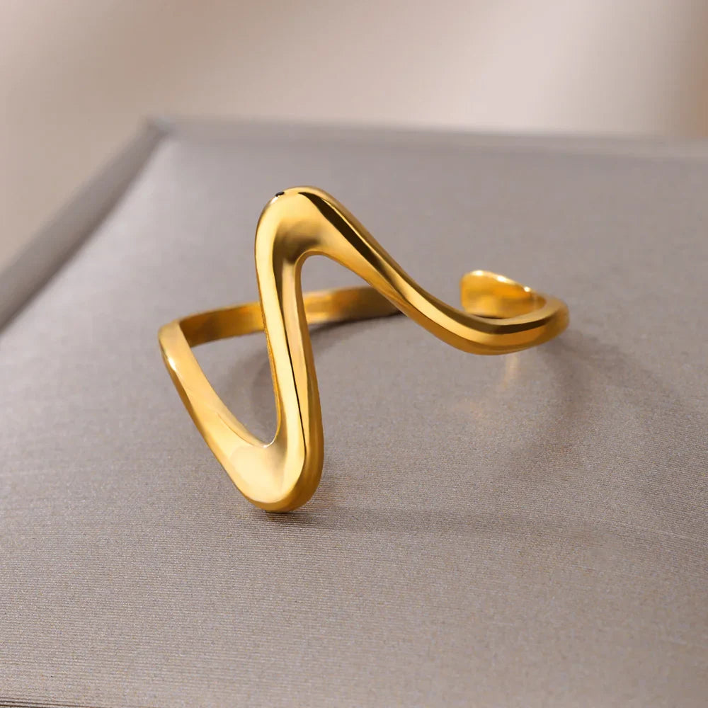 Serenita Sleek Contour Gold Ring