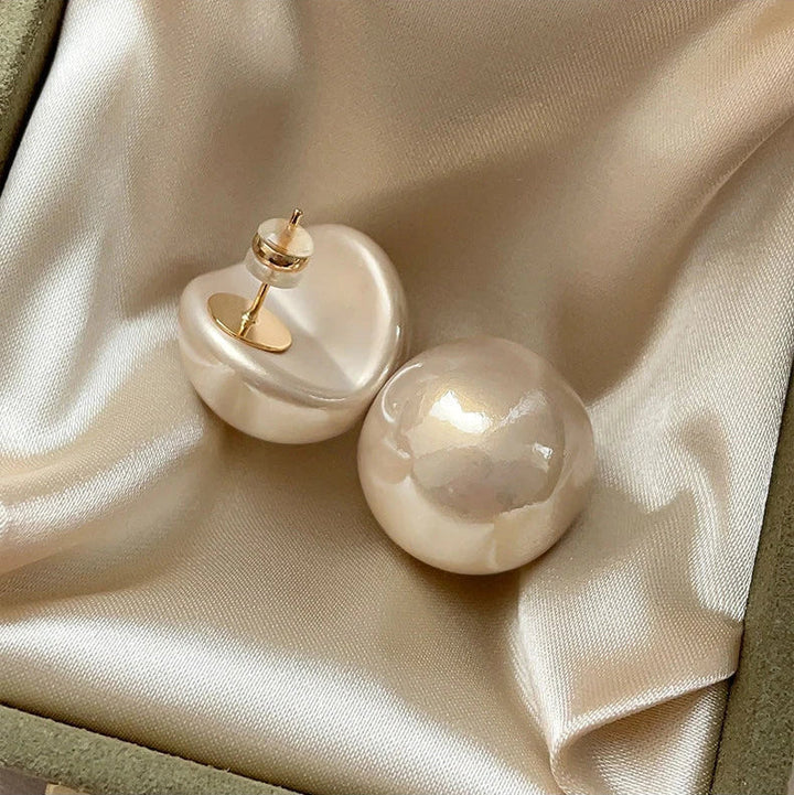 Effortlessness Pearl Studs