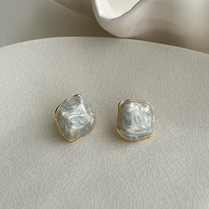 Elowra Molten Resin Studs