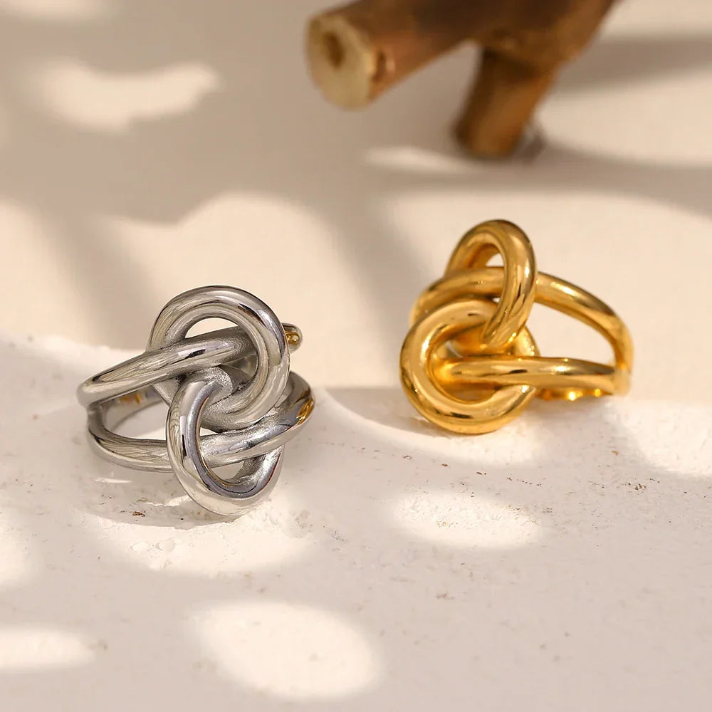 Double Knot Harmony Ring in 18K Gold