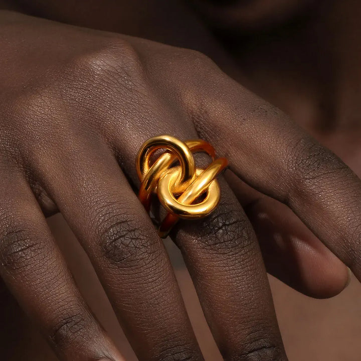 Double Knot Harmony Ring in 18K Gold