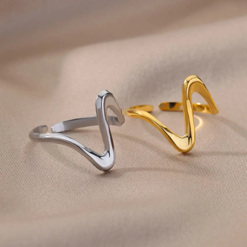Serenita Sleek Contour Gold Ring