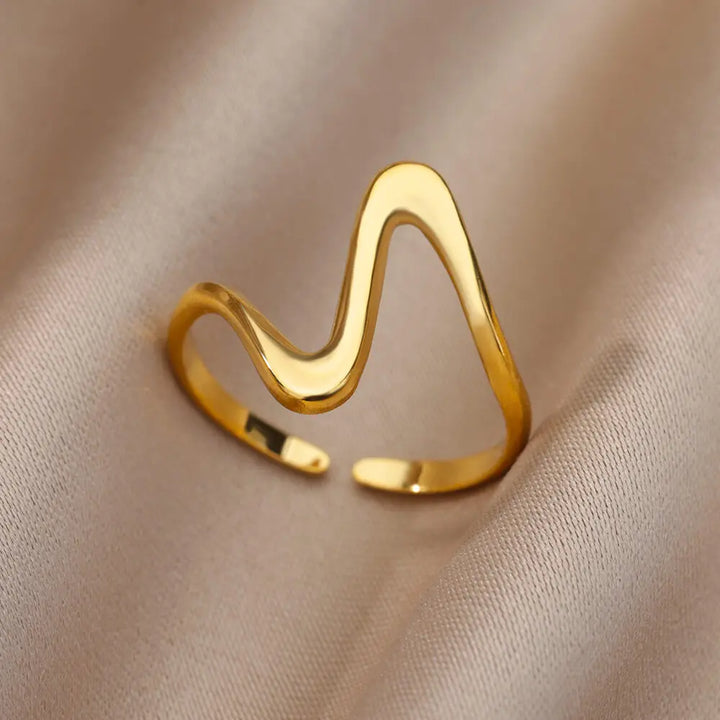 Serenita Sleek Contour Gold Ring