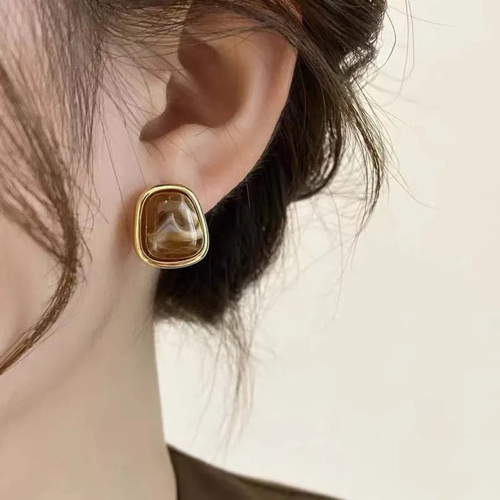 Elowra Molten Resin Studs