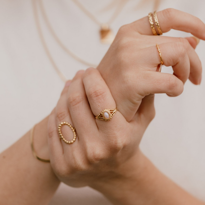 Vintage pearl ring in 14 karat gold-plated stainless steel