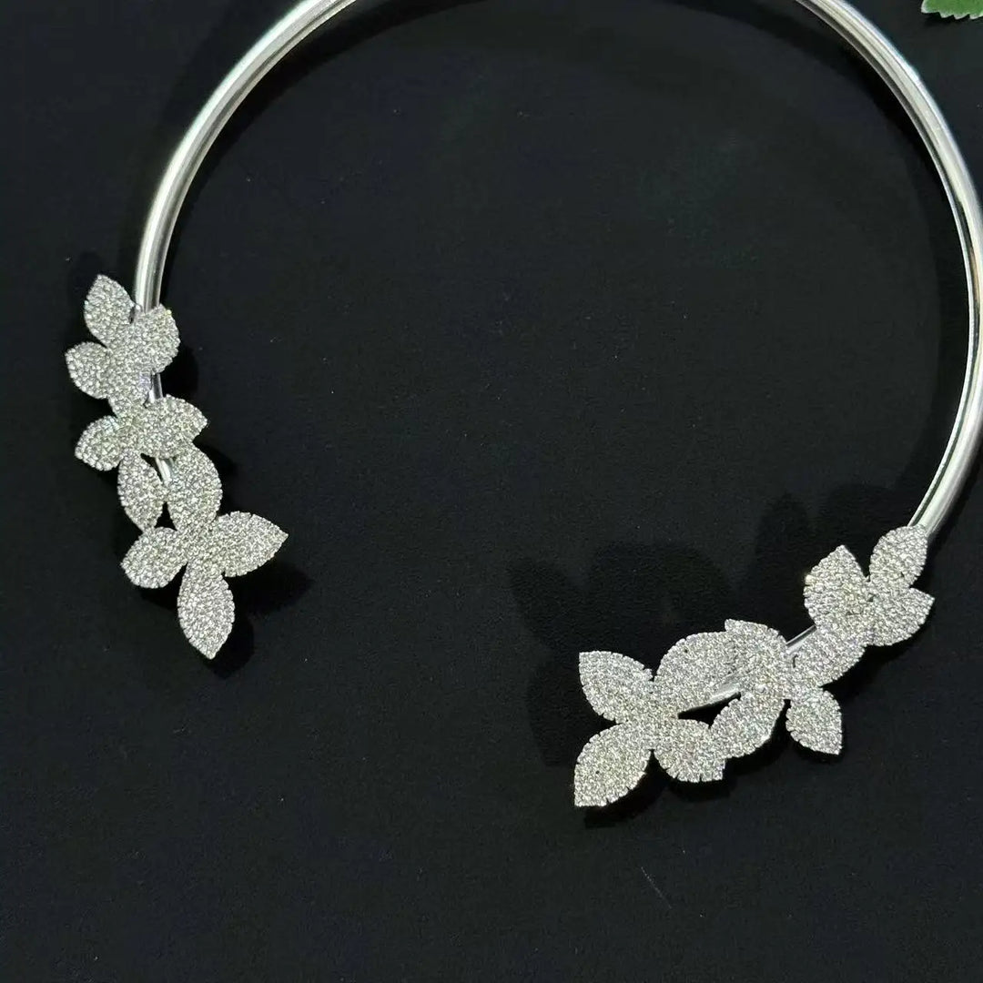 Fashionable and personalized rhinestone flower open collar Necklace