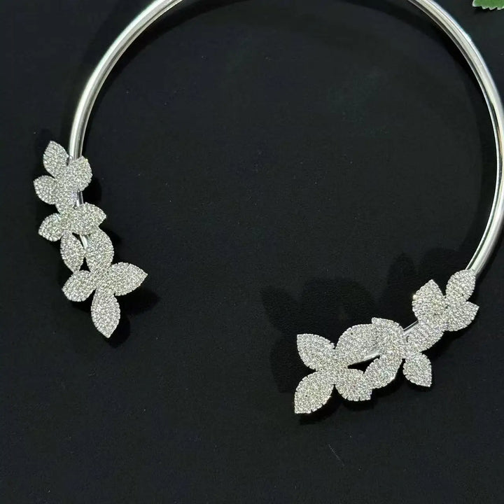 Fashionable and personalized rhinestone flower open collar Necklace