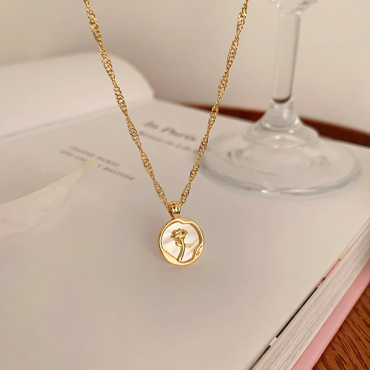 Rose Shellfish Necklace
