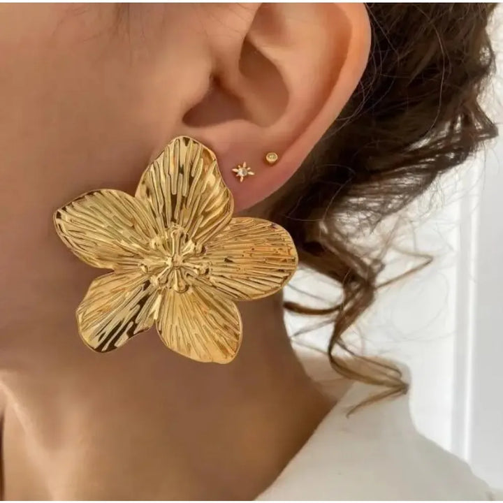 Calmira Luxe Floral Gold Stud Earrings
