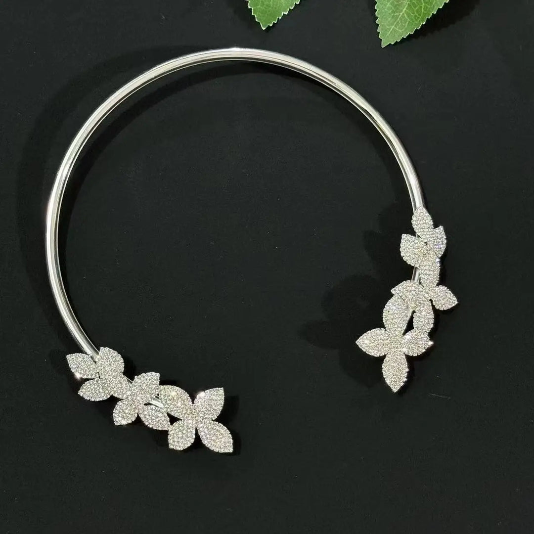 Fashionable and personalized rhinestone flower open collar Necklace