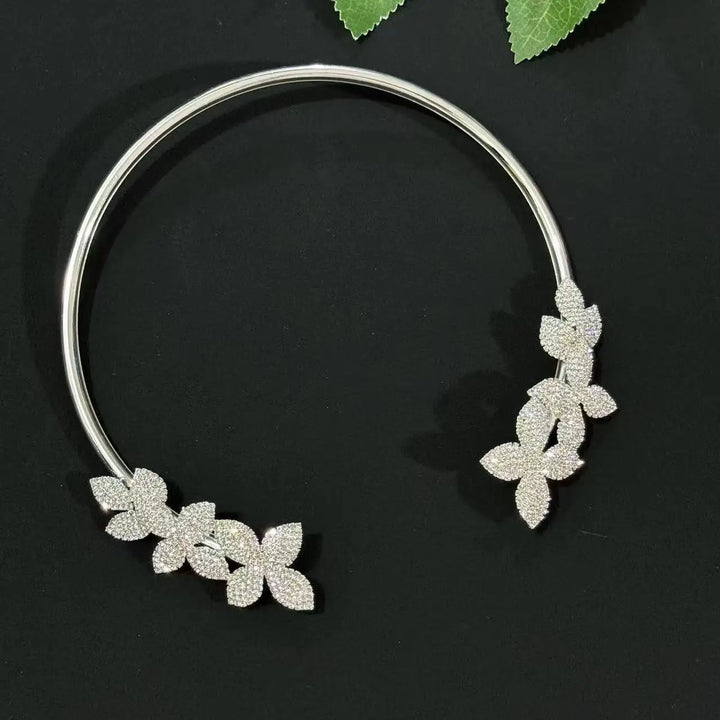 Fashionable and personalized rhinestone flower open collar Necklace
