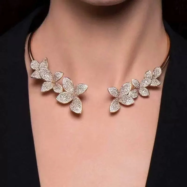 Fashionable and personalized rhinestone flower open collar Necklace
