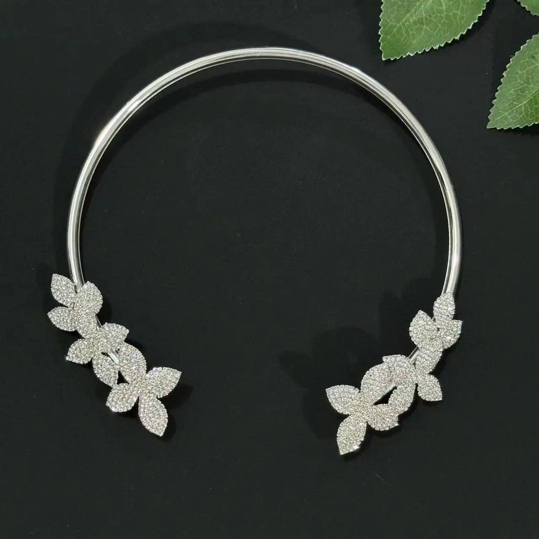 Fashionable and personalized rhinestone flower open collar Necklace
